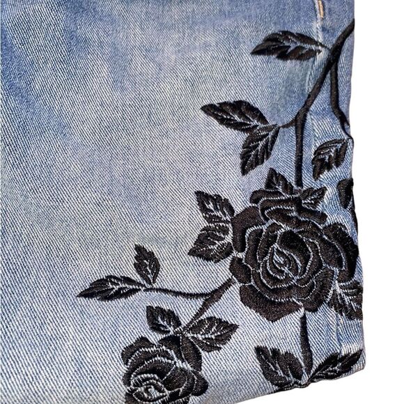 Black Rose Embroidered Pac Sun Mom Jeans size 24 - Picture 6 of 7